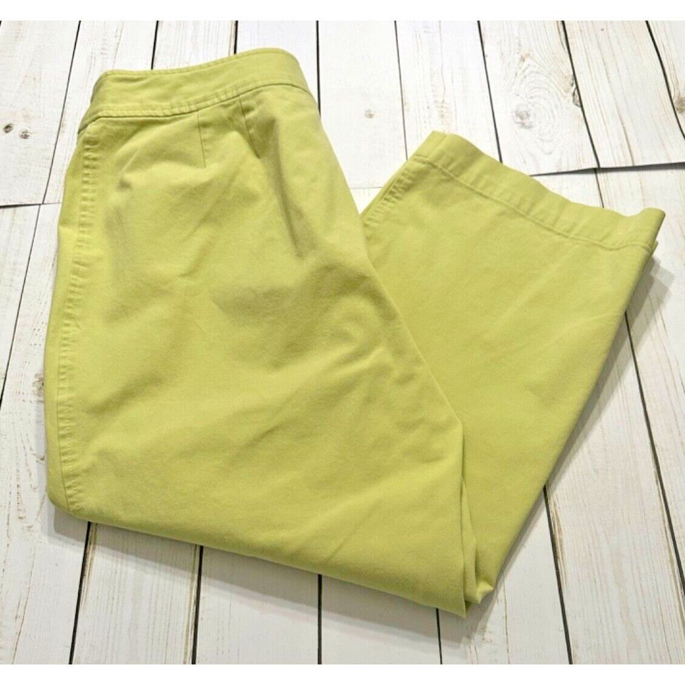 LL Bean Pants Women 12P‎  Petite Green Classic Fit Stretch Chino Capri